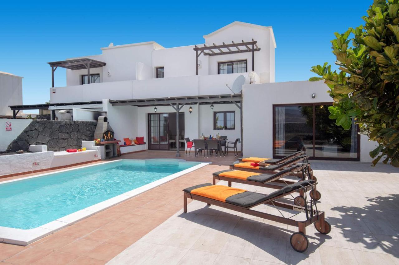 Villa Chinamar By Villa Plus Плая Бланка Екстериор снимка